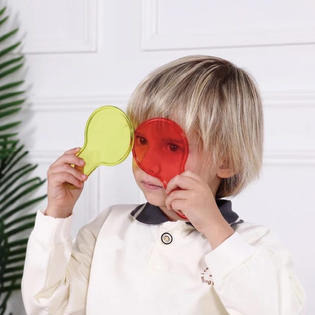 Sensory Montessori toys
Montessori memory game
Montessori shape puzzle
Montessori bead and number activity
Montessori book for toddlers
Parent guide Montessori play
Montessori fine motor skills toys